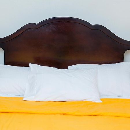 Windjammer International Cuisine & Comfort Inn 乔治敦 客房 照片