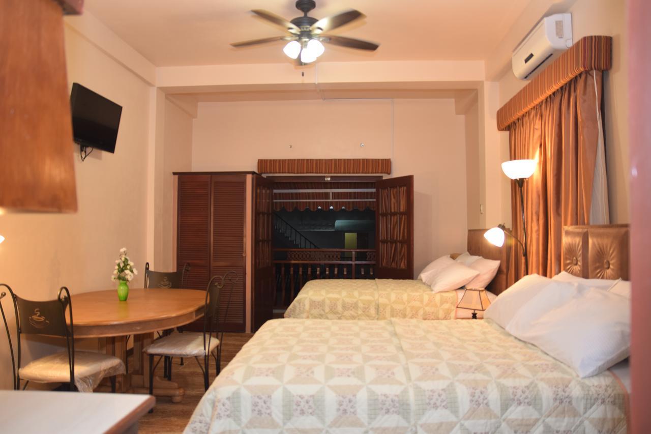 Windjammer International Cuisine & Comfort Inn 乔治敦 外观 照片