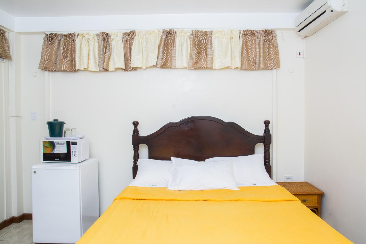 Windjammer International Cuisine & Comfort Inn 乔治敦 外观 照片